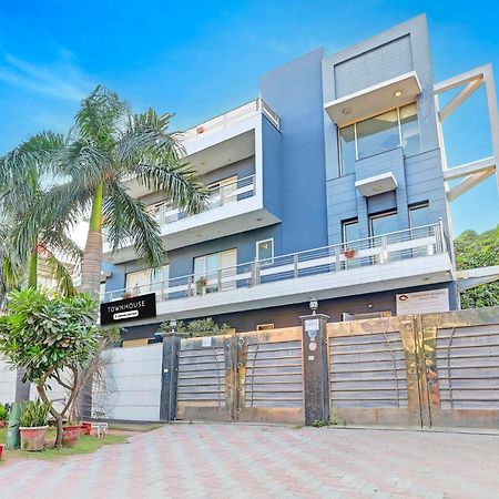 ホテル Townhouse Sector 49 Sohna Road グルガウン エクステリア 写真