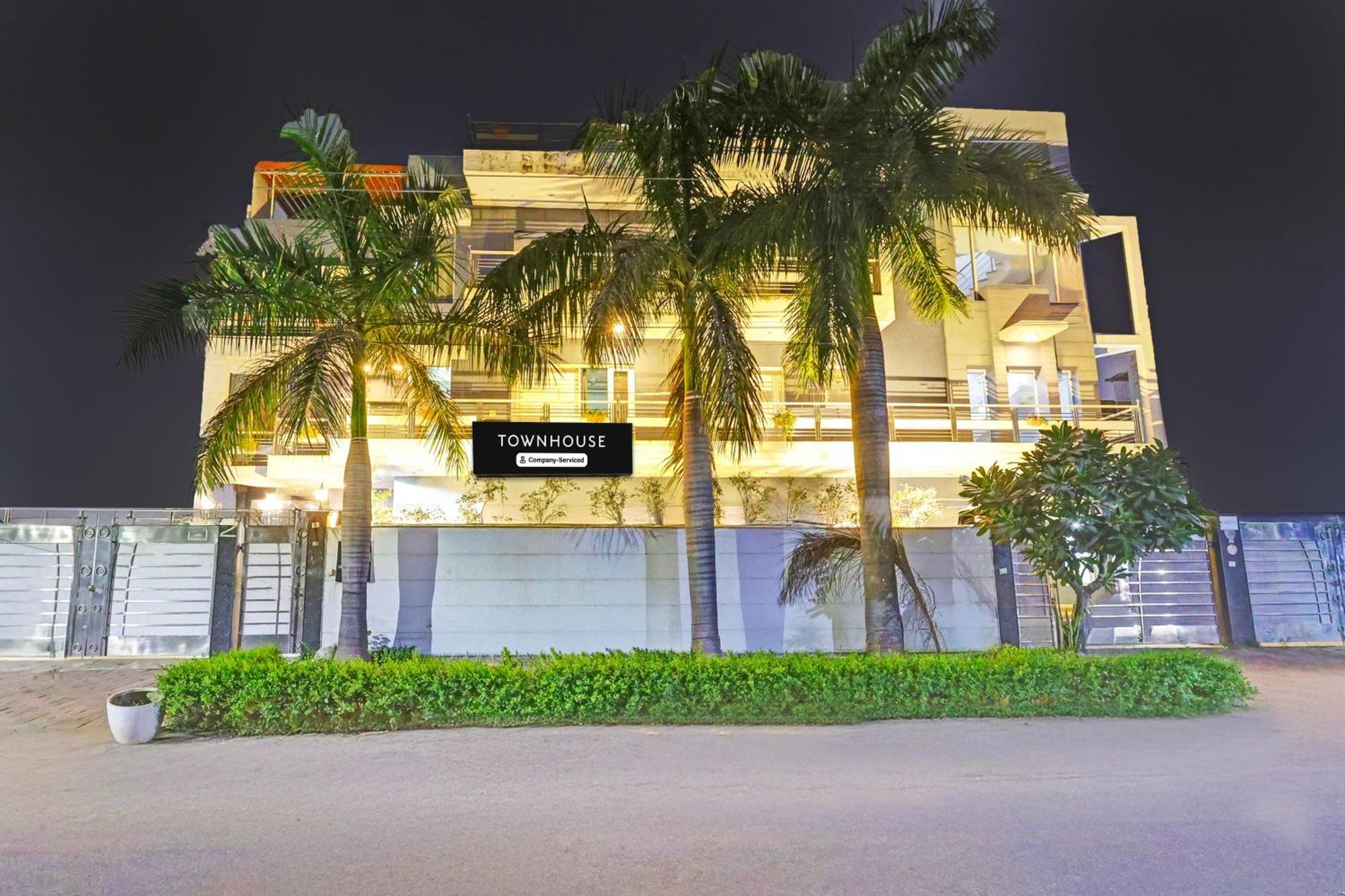 ホテル Townhouse Sector 49 Sohna Road グルガウン エクステリア 写真